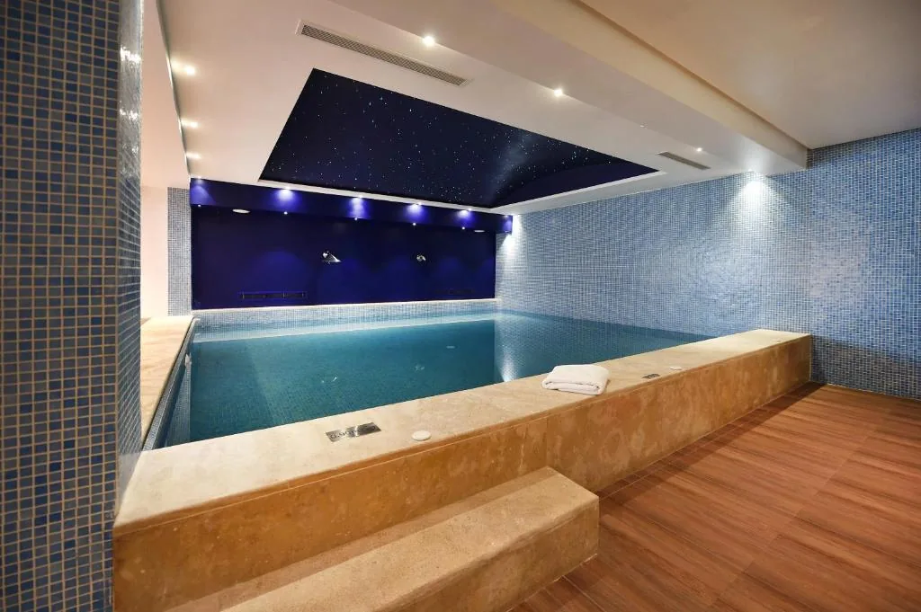 Indoor swimming pool — Flower Town Hotel & Spa