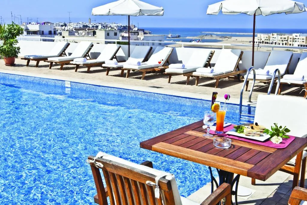 Swimming pool — Hôtel Borj Rabat