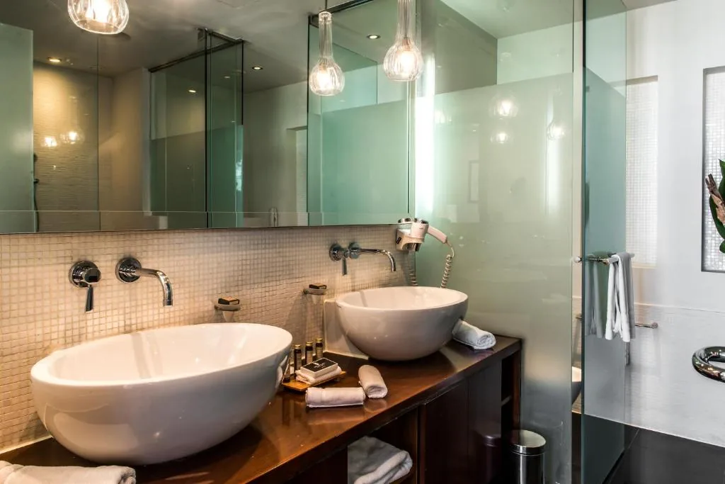 Bathroom — Kenzi Tower Hotel