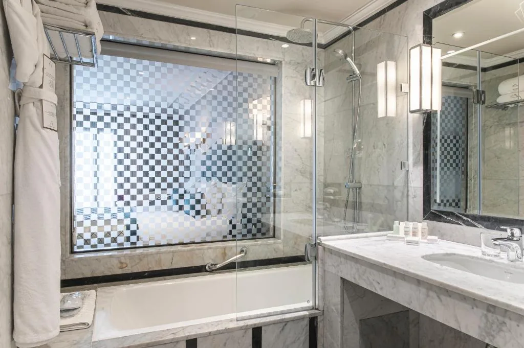 Bathroom — Le Casablanca Hôtel