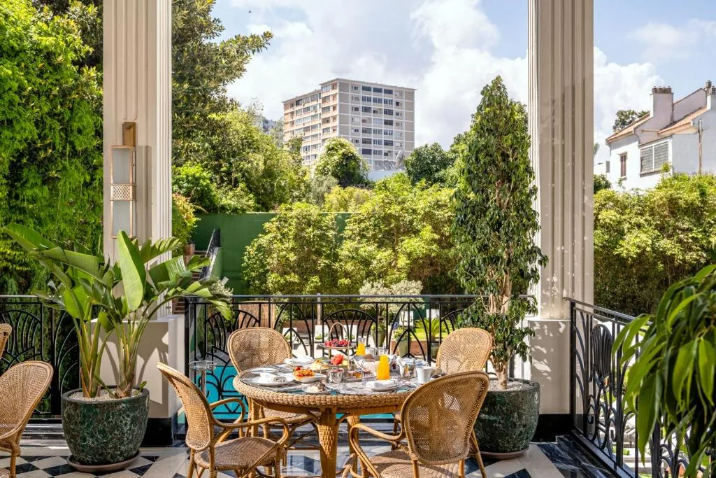 Breakfast on the terrace — Le Casablanca Hôtel