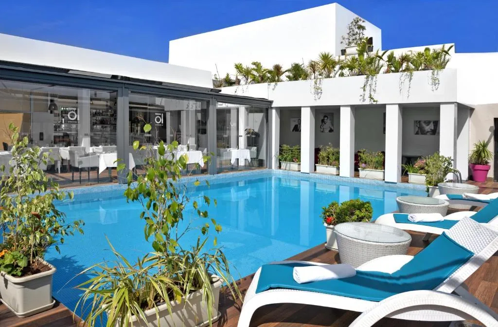 Swimming pool — Mövenpick Hotel Casablanca