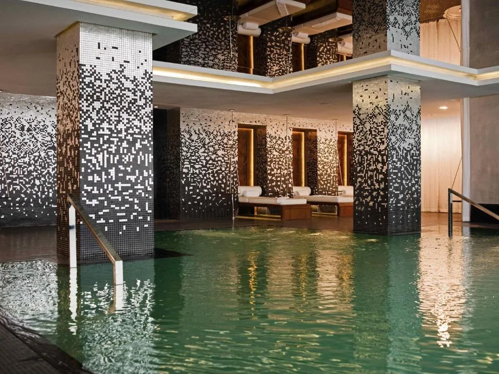 Swimming pool — Sofitel Casablanca Tour Blanche