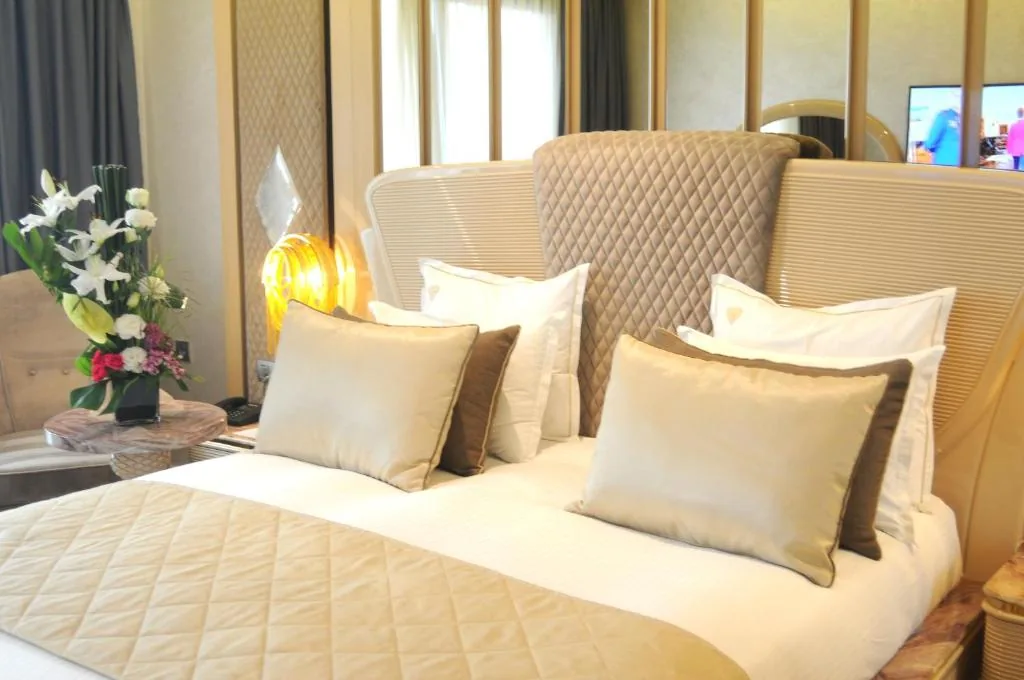 Room — Suite Hôtel Casa Diamond